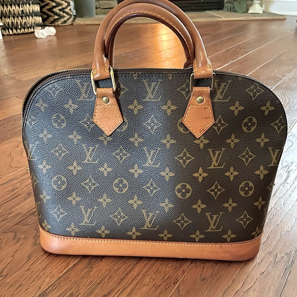 AUTHENTIC💯 Louis Vuitton PM-ALMA Monogram Canvas, code BA0968